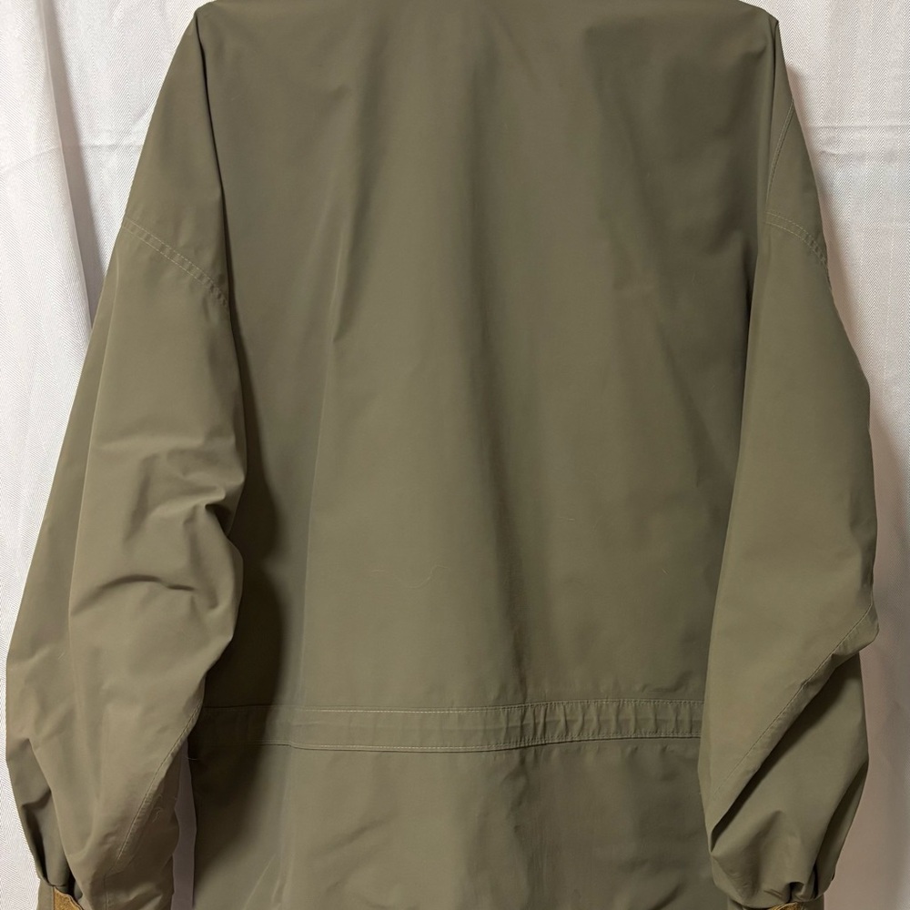 Men's City Oaks Brand Gortex Field jacket with packup hood. Size Large. - Picture 3 of 4